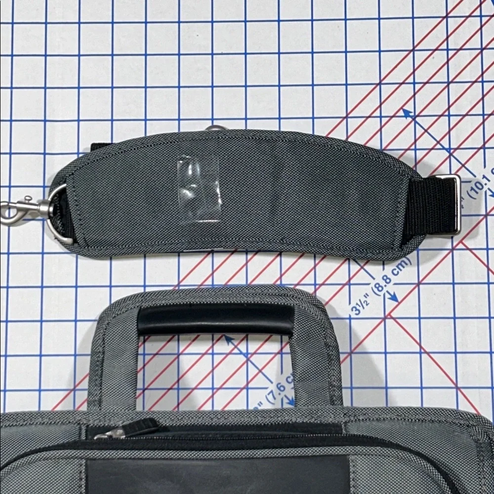 Samsonite Black/Platinum Imobile Z60 Top Loading Case
